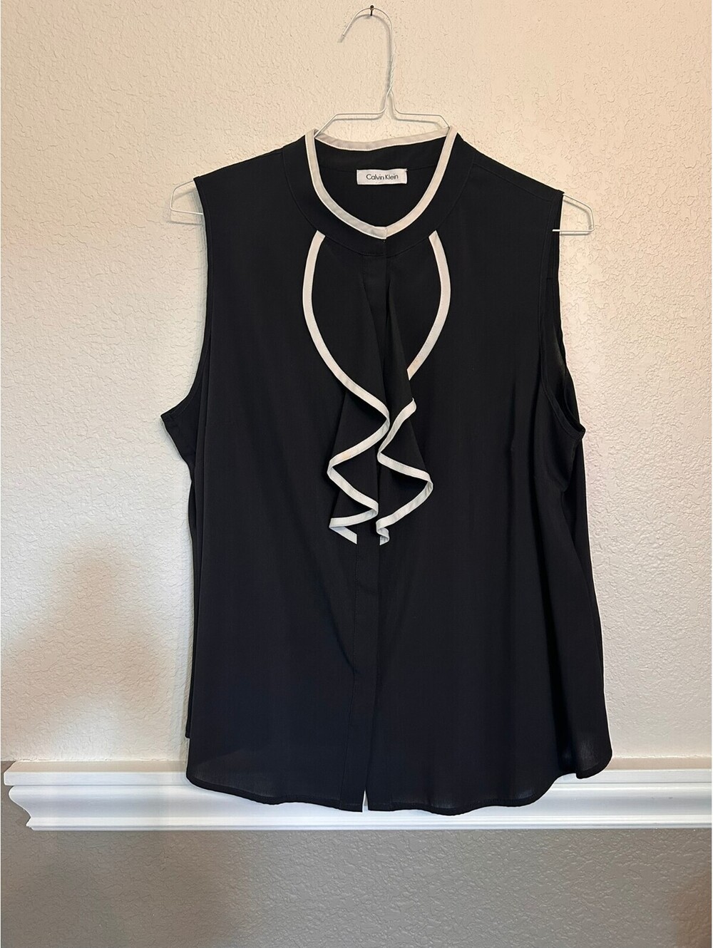 Calvin Klein Ruffle Accent Sleeveless Top Black White Trim Blouse Womens Size XL